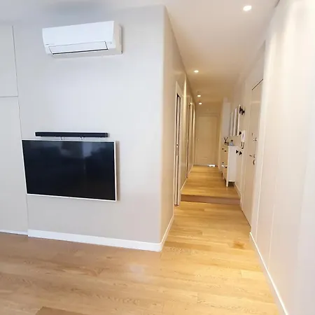 Majestic Seaview - Centro Apartament *