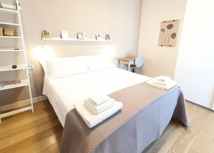 Majestic Seaview - Centro Apartament